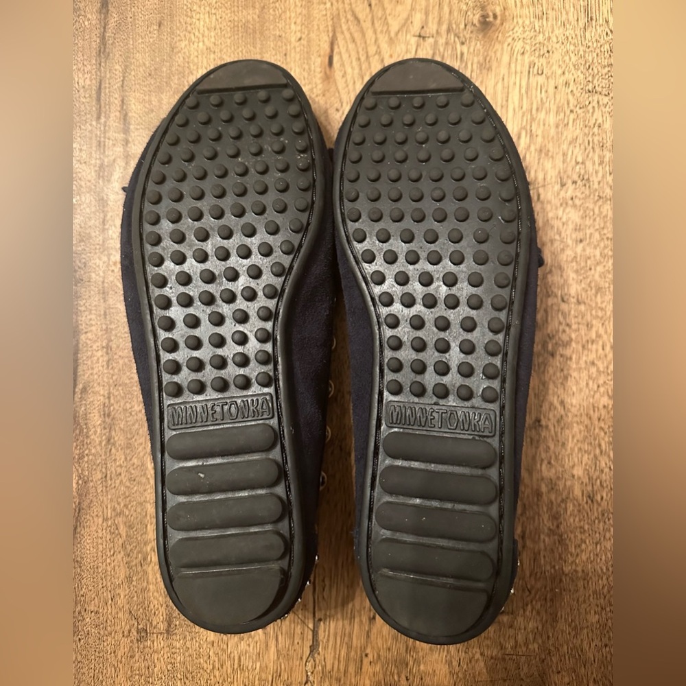 GUC Women’s Minnetonka X Rebecca Minkoff Moccasins Color Navy Size 6. - Picture 6 of 7